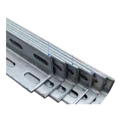 Q195-Q420 सीरीज 25*25*4mm-200*200*10mm हॉट डिप इक्विलाटरल एंगल स्टील विथ होल