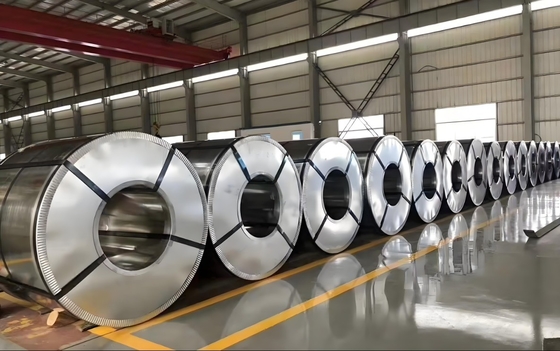 चौड़ाई 700-2000 मिमी गर्म डुबकी जस्ती स्टील कॉइल 0.22/0.35 मिमी Z30-Z275 जिंक कोटिंग के साथ