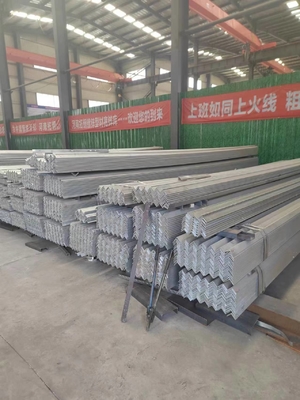 Q195-Q420 श्रृंखला काली कार्बन स्टील कोण पट्टी 50x50 मिमी बराबर ASTM A53 A36 GB Q235 Q345