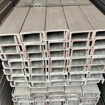 GB मानक गर्म लुढ़का हुआ कार्बन यू चैनल स्टील आकार Q235 SS400 ASTM A36 ST37 S235jr S355jr