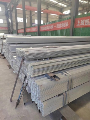 Q195-Q420 श्रृंखला ग्रेड समान कार्बन स्टील एएसटीएम A53 A36 GB Q235 Q345 के लिए कोण पट्टी