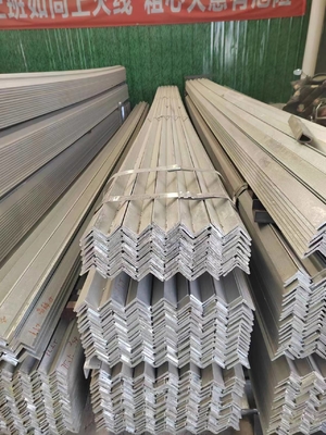 Q195-Q420 श्रृंखला ग्रेड समान कार्बन स्टील एएसटीएम A53 A36 GB Q235 Q345 के लिए कोण पट्टी