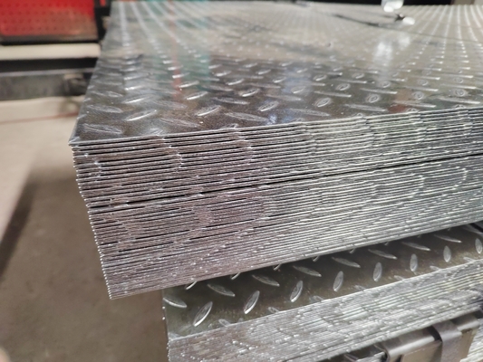ISO9001 प्रमाणित DX51D जस्ती पैटर्न स्टील प्लेट 5.75*1250mm Z41-Z60 कोटिंग